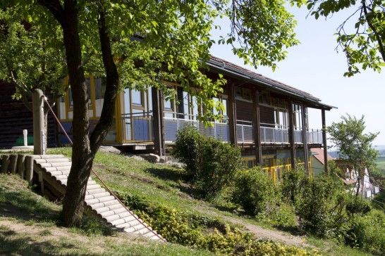 In diesem Gebäude sind die Kindergartenkinder der Einrichtung untergebracht