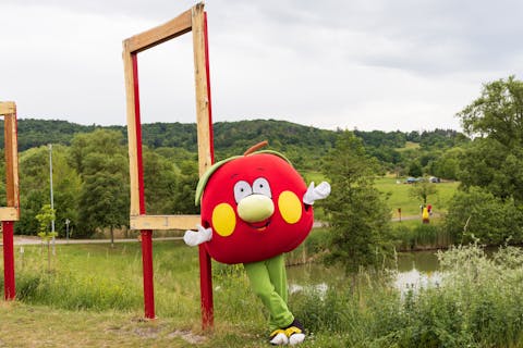 Unser Bernie grüßt Sie aus den Streuobstwiesen!