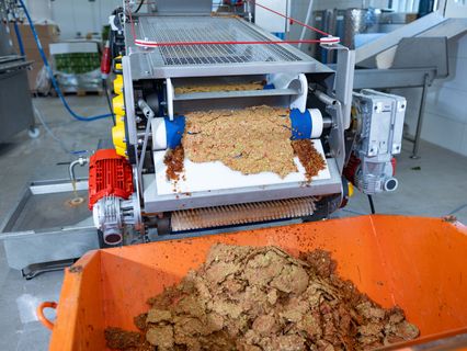 Obstpresse in Betrieb